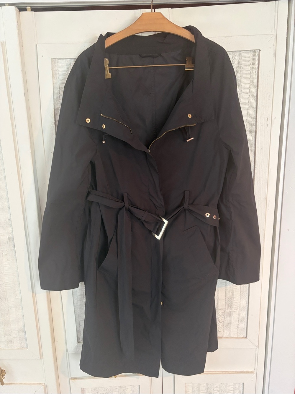 Max Mara Trench Rain Coat Size 8 with gold hardware